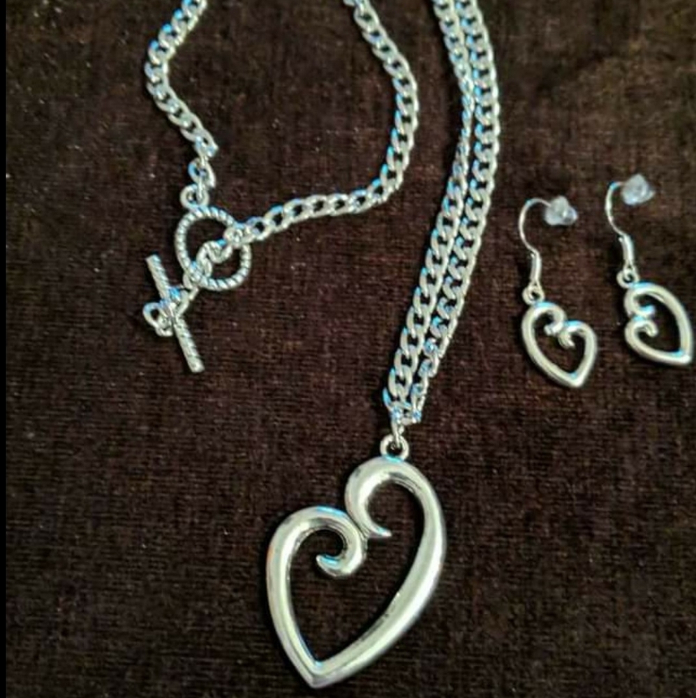 Silver heart necklace set